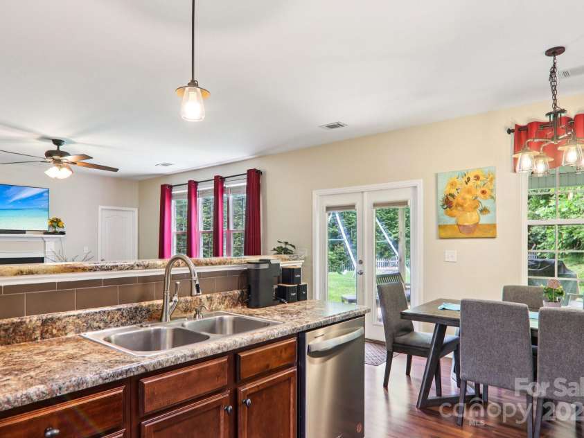 22 Streamside Drive, Hendersonville, NC 28791.  MLS# CAR4268227, YatesRealty ID 21361. 