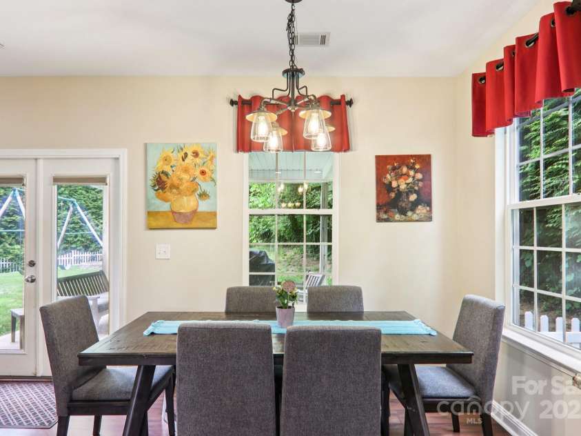 22 Streamside Drive, Hendersonville, NC 28791.  MLS# CAR4268227, YatesRealty ID 21361. 