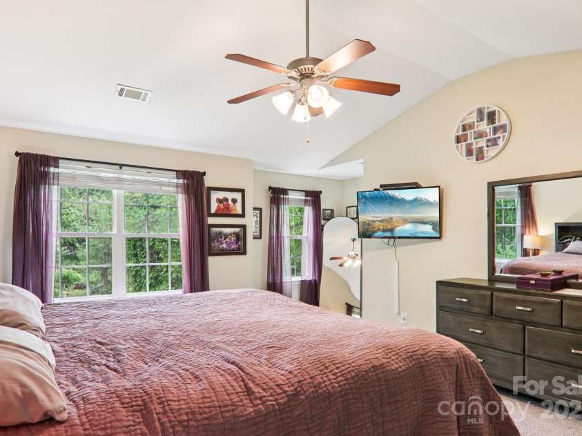 22 Streamside Drive, Hendersonville, NC 28791.  MLS# CAR4268227, YatesRealty ID 21361. 