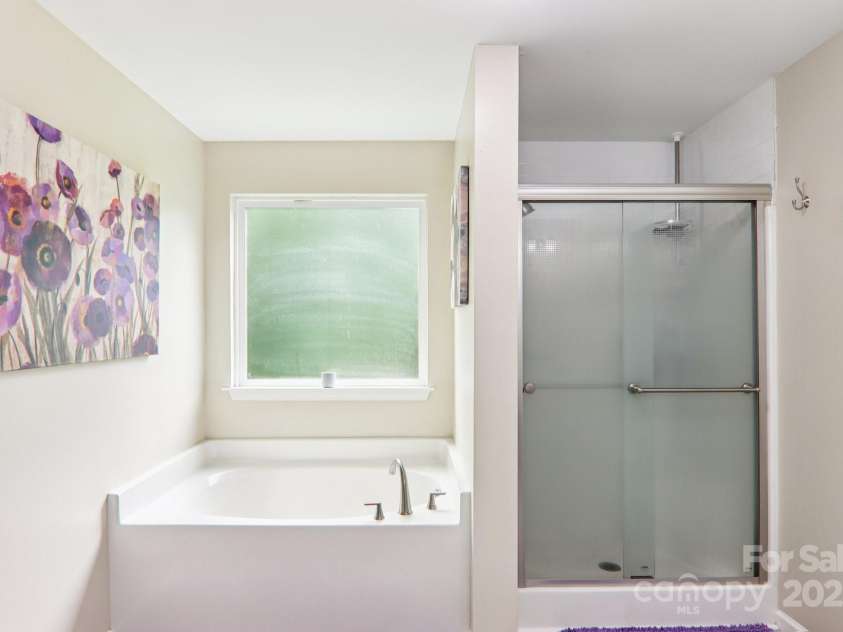 22 Streamside Drive, Hendersonville, NC 28791.  MLS# CAR4268227, YatesRealty ID 21361. 