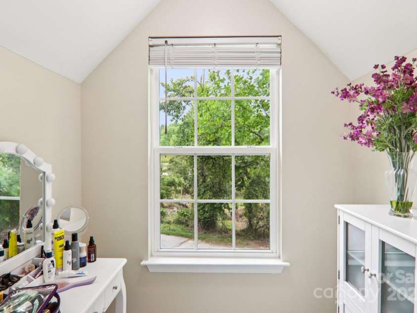 22 Streamside Drive, Hendersonville, NC 28791.  MLS# CAR4268227, YatesRealty ID 21361. 