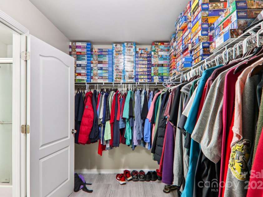 22 Streamside Drive, Hendersonville, NC 28791.  MLS# CAR4268227, YatesRealty ID 21361. 