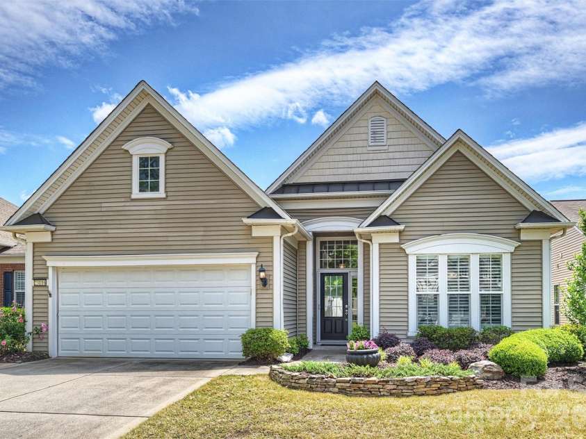 23116 Kingfisher Drive, Fort Mill, SC 29707.  MLS# CAR4378477, YatesRealty ID 21361. 