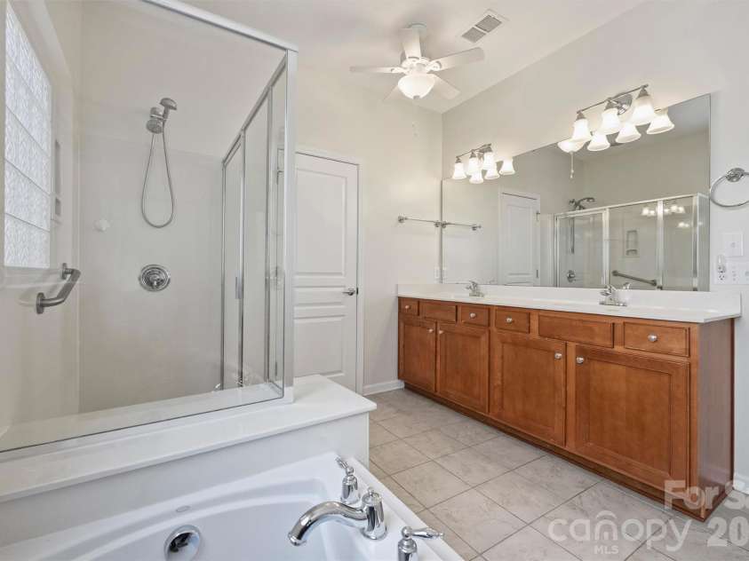 23116 Kingfisher Drive, Fort Mill, SC 29707.  MLS# CAR4378477, YatesRealty ID 21361. 