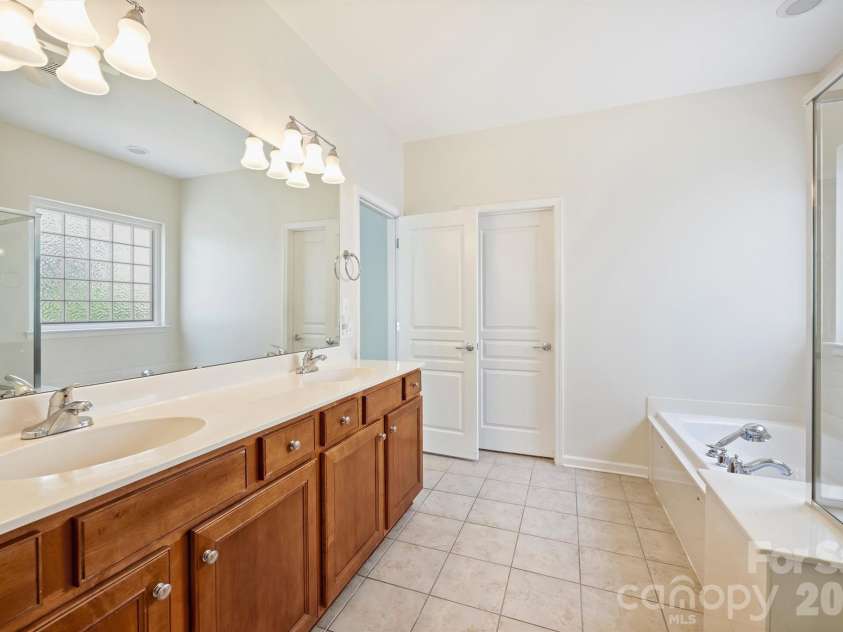 23116 Kingfisher Drive, Fort Mill, SC 29707.  MLS# CAR4378477, YatesRealty ID 21361. 