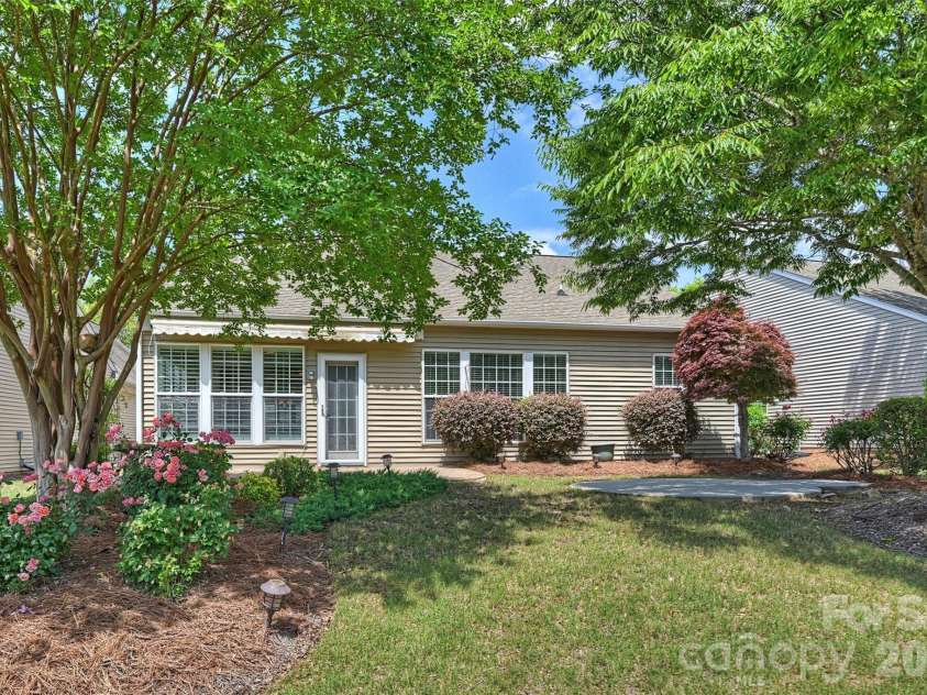 23116 Kingfisher Drive, Fort Mill, SC 29707.  MLS# CAR4378477, YatesRealty ID 21361. 