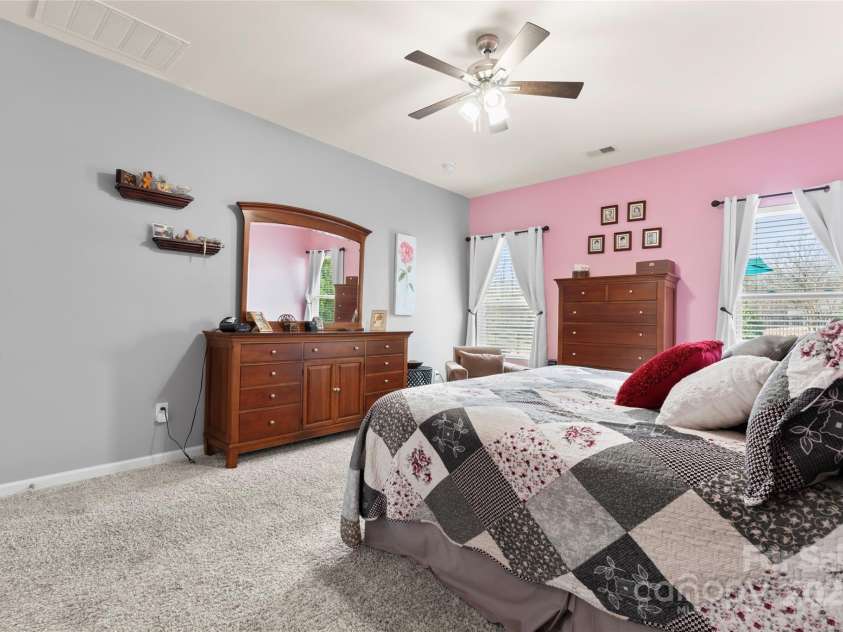 11124 Chapeclane Road, Charlotte, NC 28278.  MLS# CAR4233516, YatesRealty ID 21362. 