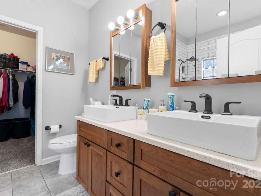 11124 Chapeclane Road, Charlotte, NC 28278.  MLS# CAR4233516, YatesRealty ID 21362. 