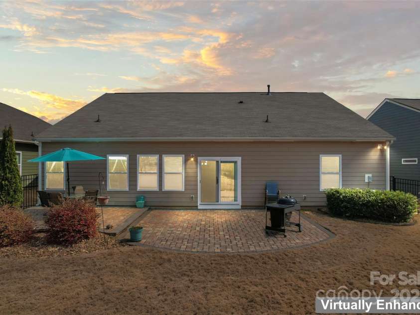 11124 Chapeclane Road, Charlotte, NC 28278.  MLS# CAR4233516, YatesRealty ID 21362. Cool Charlotte NC evenings