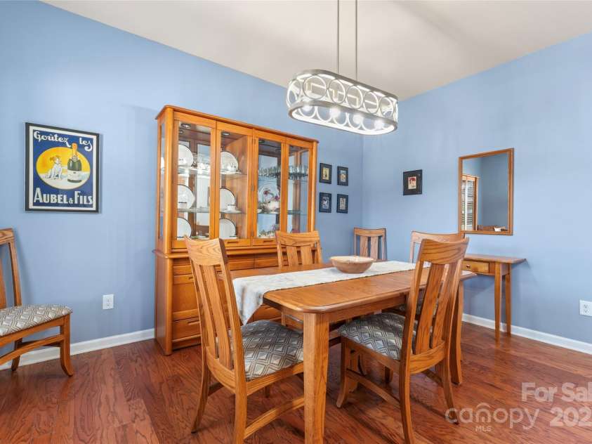 11124 Chapeclane Road, Charlotte, NC 28278.  MLS# CAR4233516, YatesRealty ID 21362. Diningroom