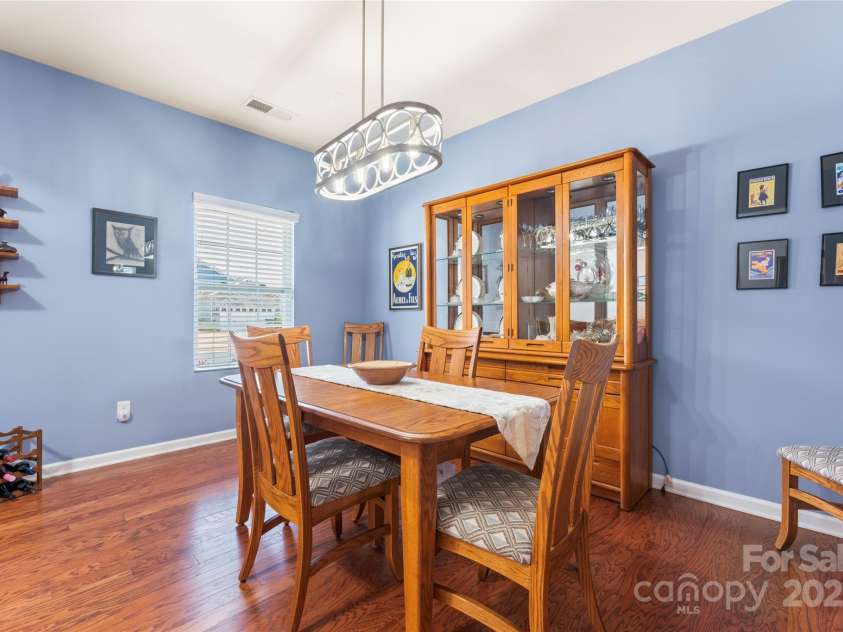 11124 Chapeclane Road, Charlotte, NC 28278.  MLS# CAR4233516, YatesRealty ID 21362. Diningroom