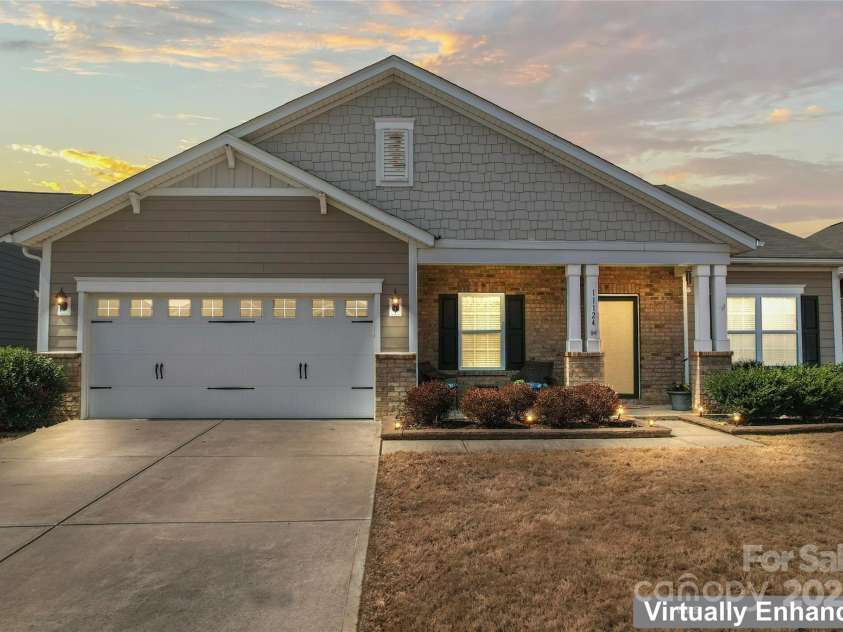 11124 Chapeclane Road, Charlotte, NC 28278.  MLS# CAR4233516, YatesRealty ID 21362. Evening views