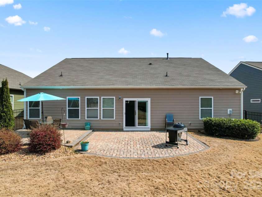 11124 Chapeclane Road, Charlotte, NC 28278.  MLS# CAR4233516, YatesRealty ID 21362. Fully fenced backyard