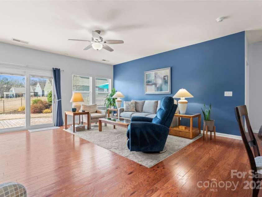 11124 Chapeclane Road, Charlotte, NC 28278.  MLS# CAR4233516, YatesRealty ID 21362. Open living area looks out onto the fenced backyard