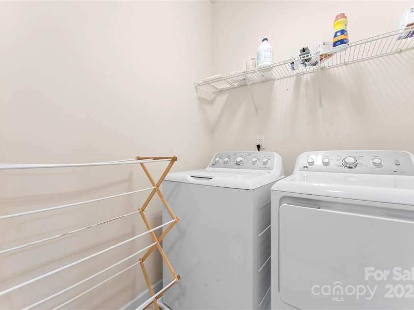 11124 Chapeclane Road, Charlotte, NC 28278.  MLS# CAR4233516, YatesRealty ID 21362. Washer dryer laundry room