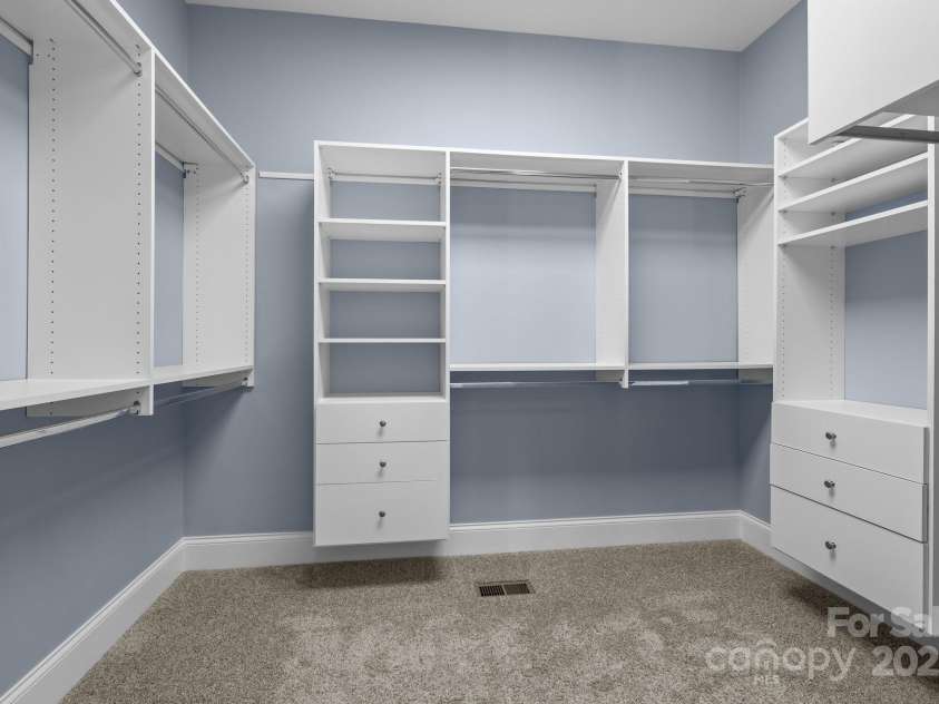 8928 Heydon Hall Circle, Charlotte, NC 28210.  MLS# CAR4219004, YatesRealty ID 21363. 