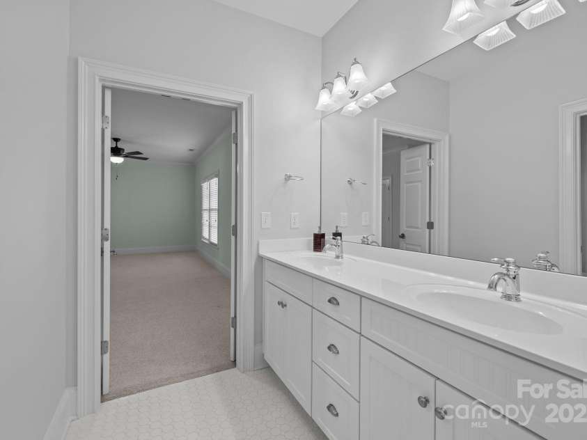 8928 Heydon Hall Circle, Charlotte, NC 28210.  MLS# CAR4219004, YatesRealty ID 21363. 