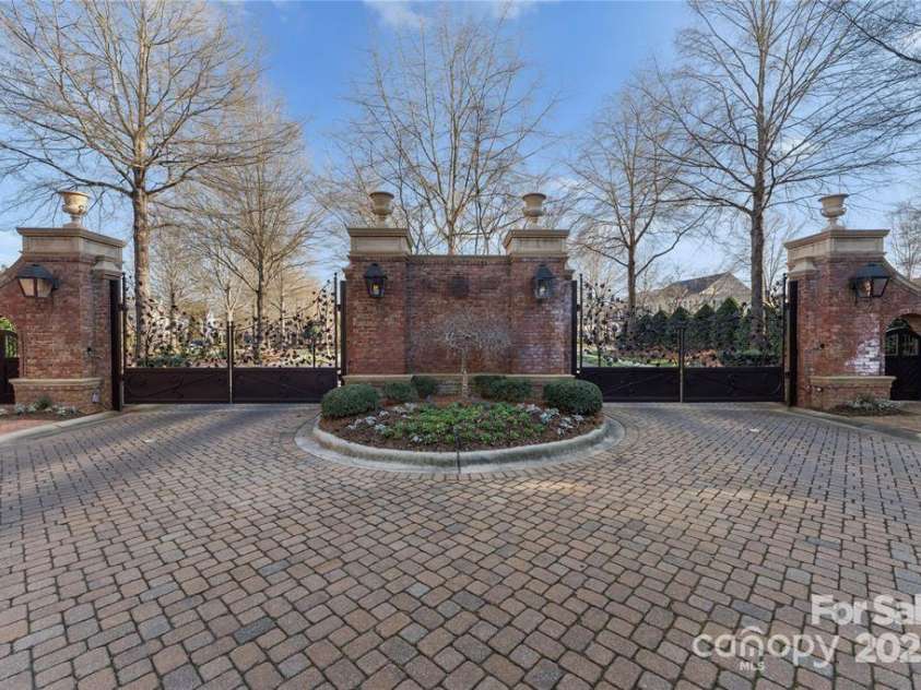 8928 Heydon Hall Circle, Charlotte, NC 28210.  MLS# CAR4219004, YatesRealty ID 21363. 