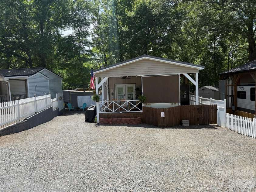 126 Canyon Loop, Mount Gilead, NC 27306.  MLS# CAR4381092, YatesRealty ID 21364. 