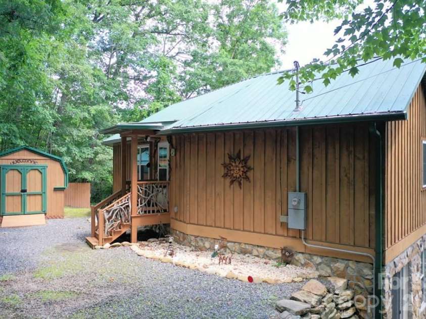470 Bear Ridge Road, Tuckasegee, NC 28783.  MLS# CAR4381426, YatesRealty ID 21365. 