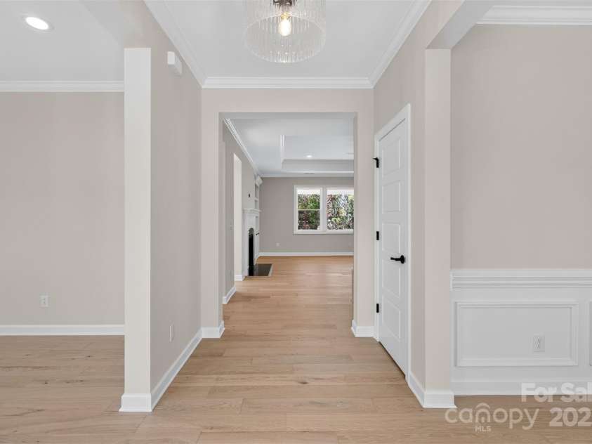 11009 Tyler Brook Lane, Mint Hill, NC 28227.  MLS# CAR4267005, YatesRealty ID 21366. Foyer