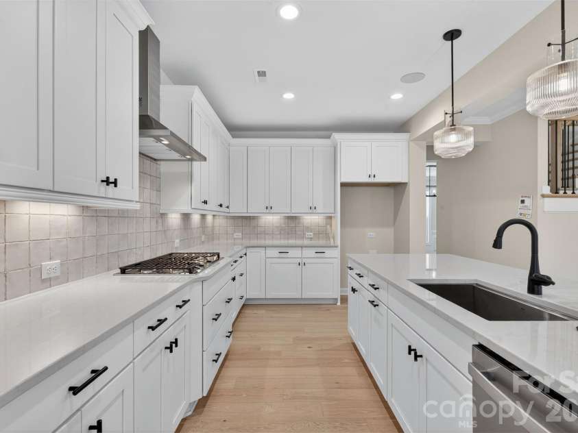 11009 Tyler Brook Lane, Mint Hill, NC 28227.  MLS# CAR4267005, YatesRealty ID 21366. Kitchen