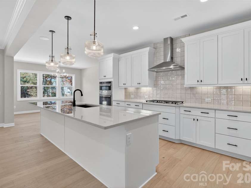 11009 Tyler Brook Lane, Mint Hill, NC 28227.  MLS# CAR4267005, YatesRealty ID 21366. Kitchen/Breakfast Room