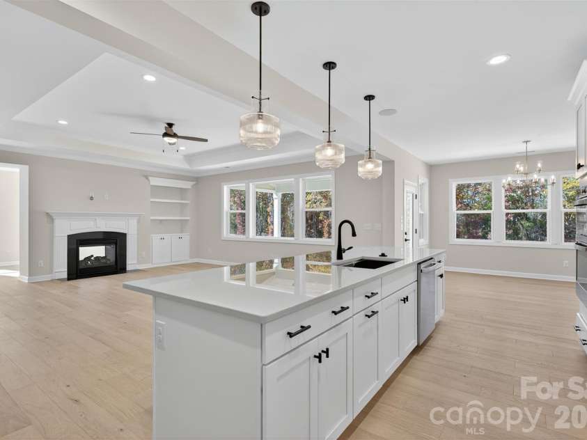 11009 Tyler Brook Lane, Mint Hill, NC 28227.  MLS# CAR4267005, YatesRealty ID 21366. Kitchen/Breakfast/Family Room