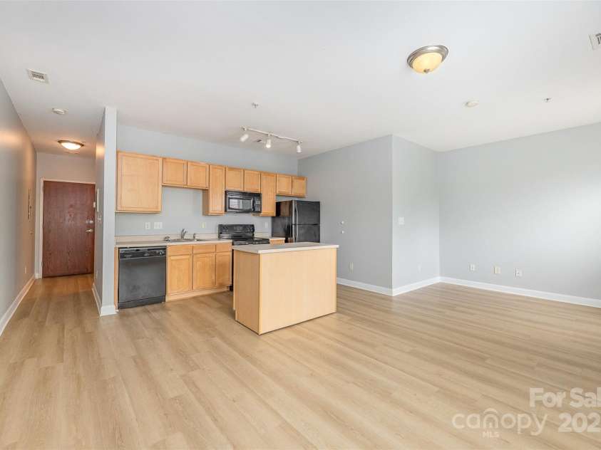 411 Washington Street, Greensboro, NC 27401.  MLS# CAR4268701, YatesRealty ID 21368. 