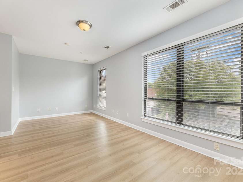 411 Washington Street, Greensboro, NC 27401.  MLS# CAR4268701, YatesRealty ID 21368. 