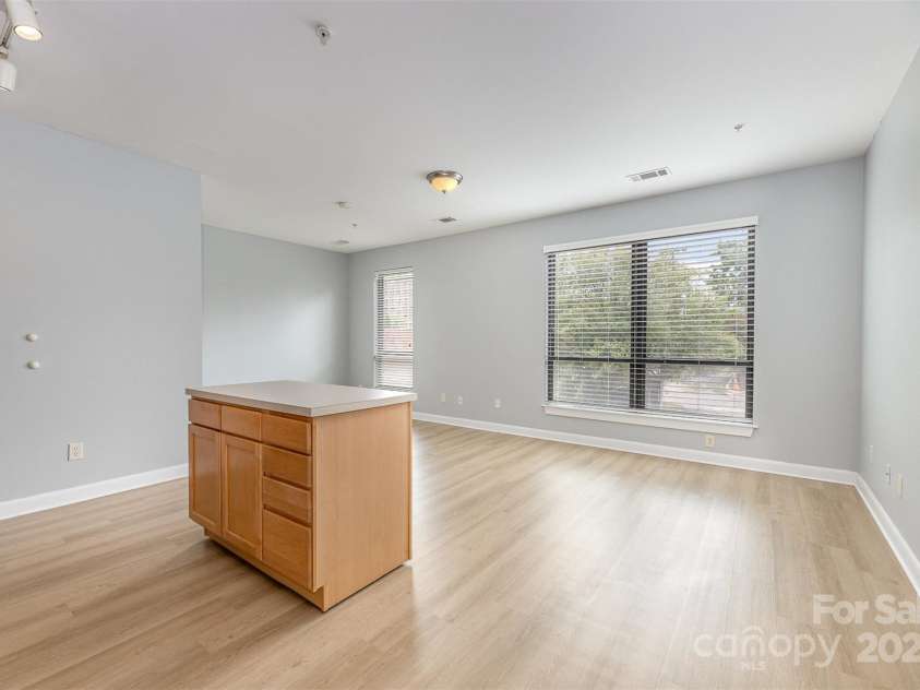 411 Washington Street, Greensboro, NC 27401.  MLS# CAR4268701, YatesRealty ID 21368. 