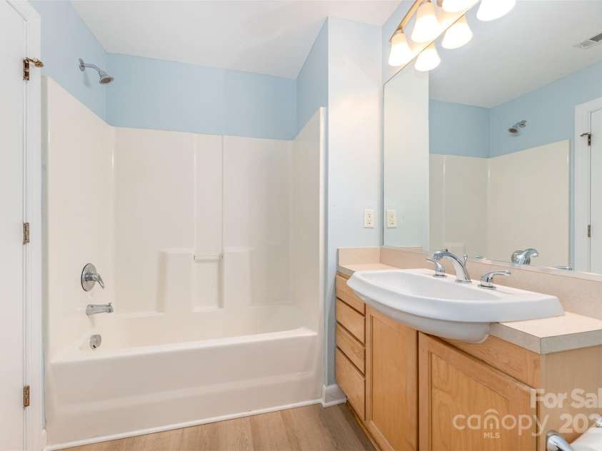 411 Washington Street, Greensboro, NC 27401.  MLS# CAR4268701, YatesRealty ID 21368. 