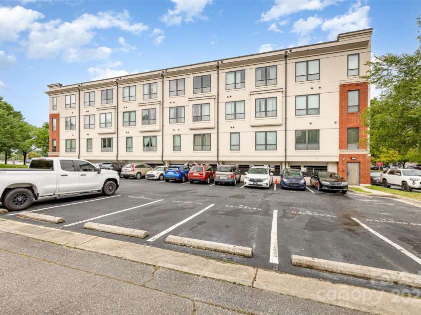 411 Washington Street, Greensboro, NC 27401.  MLS# CAR4268701, YatesRealty ID 21368. 