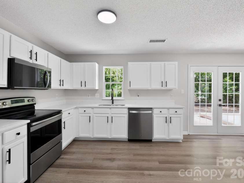 5313 Crisfield Road, Charlotte, NC 28269.  MLS# CAR4380964, YatesRealty ID 21369. 