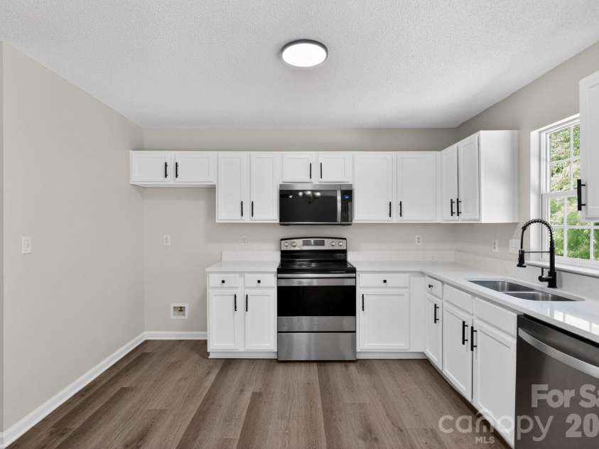 5313 Crisfield Road, Charlotte, NC 28269.  MLS# CAR4380964, YatesRealty ID 21369. 