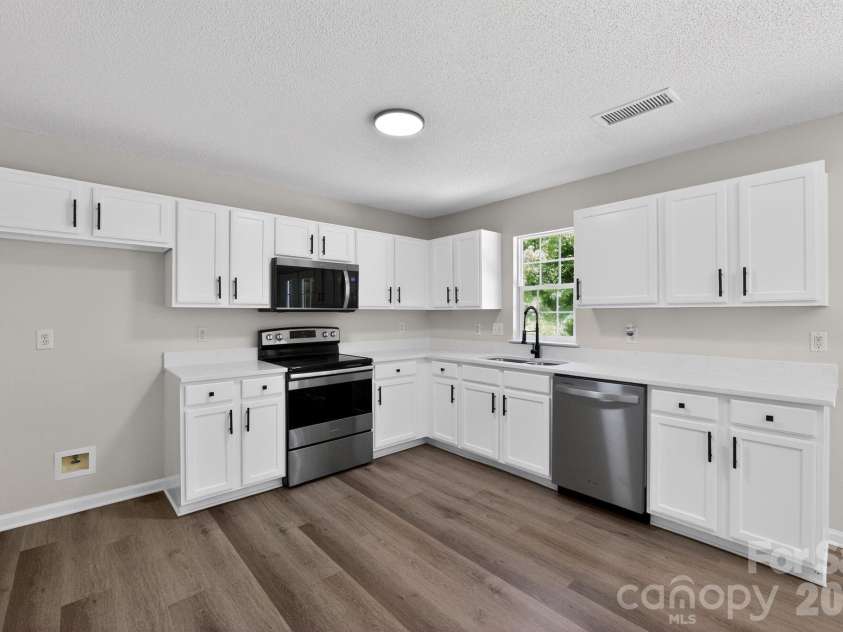 5313 Crisfield Road, Charlotte, NC 28269.  MLS# CAR4380964, YatesRealty ID 21369. 