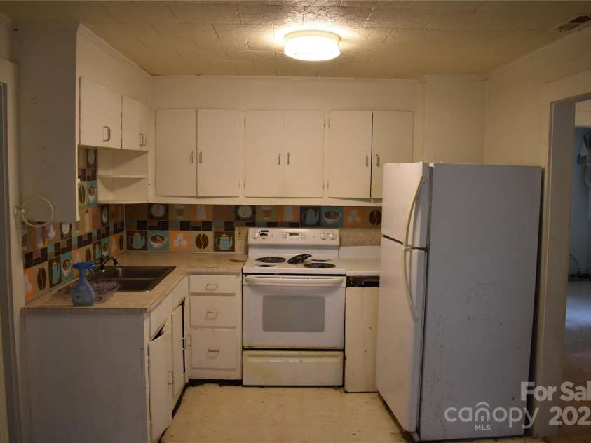 18417 Hwy 221 Highway, Marion, NC 28752.  MLS# CAR4263398, YatesRealty ID 2137. 