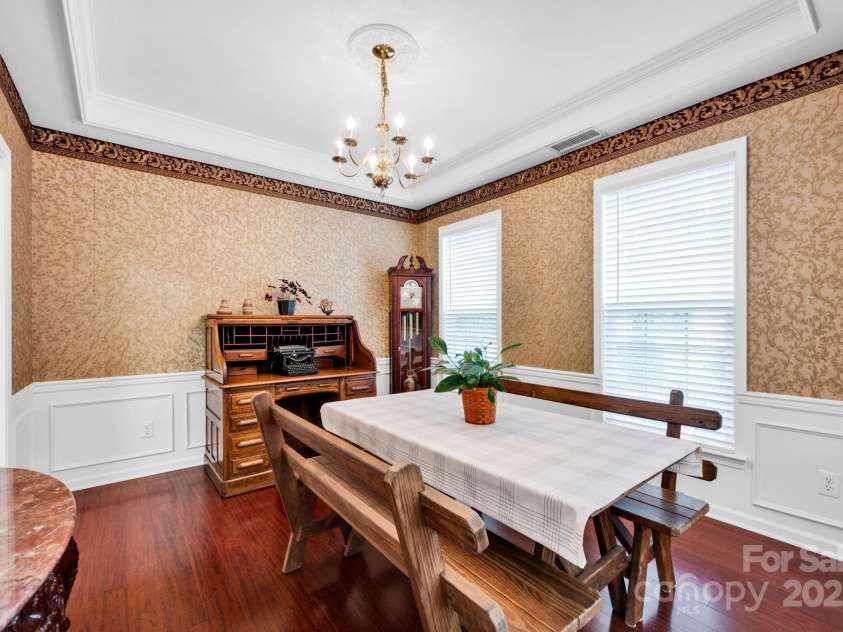 8938 Kestral Ridge Drive, Charlotte, NC 28269.  MLS# CAR4255193, YatesRealty ID 21370. 
