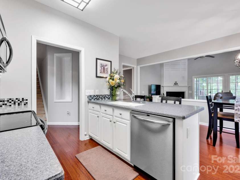 8938 Kestral Ridge Drive, Charlotte, NC 28269.  MLS# CAR4255193, YatesRealty ID 21370. 