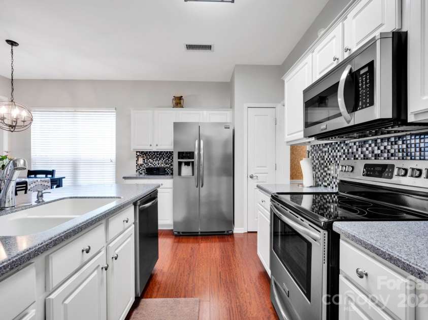 8938 Kestral Ridge Drive, Charlotte, NC 28269.  MLS# CAR4255193, YatesRealty ID 21370. 