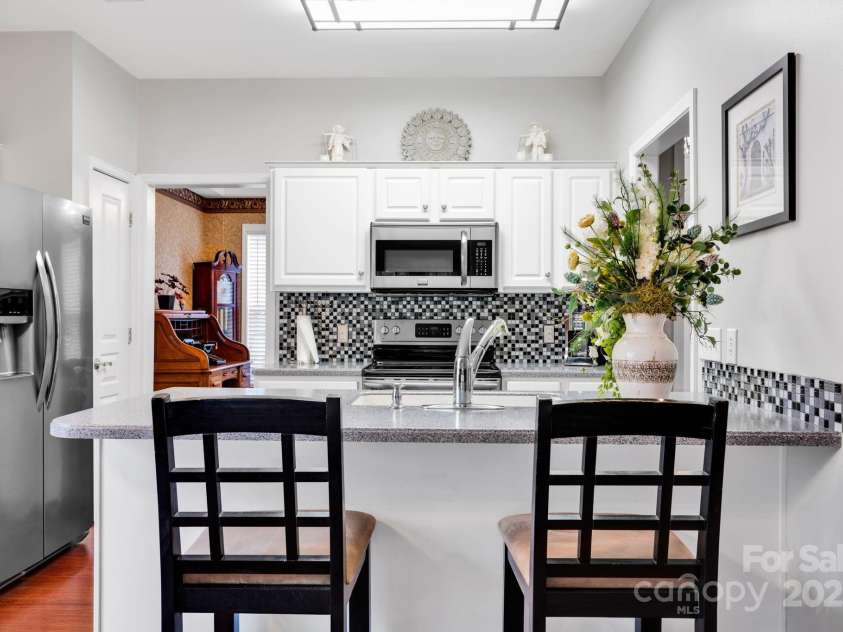 8938 Kestral Ridge Drive, Charlotte, NC 28269.  MLS# CAR4255193, YatesRealty ID 21370. 