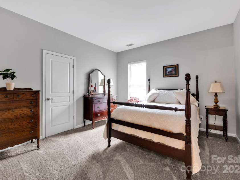 8938 Kestral Ridge Drive, Charlotte, NC 28269.  MLS# CAR4255193, YatesRealty ID 21370. 