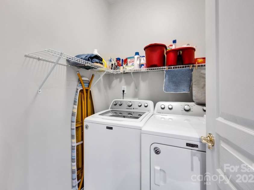 8938 Kestral Ridge Drive, Charlotte, NC 28269.  MLS# CAR4255193, YatesRealty ID 21370. 