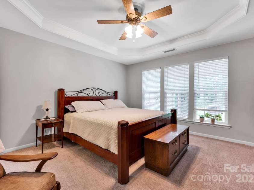 8938 Kestral Ridge Drive, Charlotte, NC 28269.  MLS# CAR4255193, YatesRealty ID 21370. 