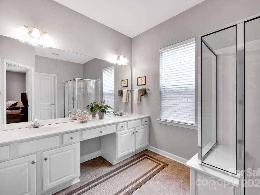 8938 Kestral Ridge Drive, Charlotte, NC 28269.  MLS# CAR4255193, YatesRealty ID 21370. 