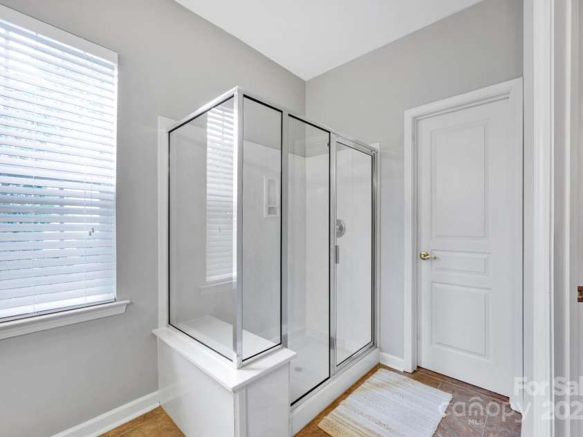 8938 Kestral Ridge Drive, Charlotte, NC 28269.  MLS# CAR4255193, YatesRealty ID 21370. 