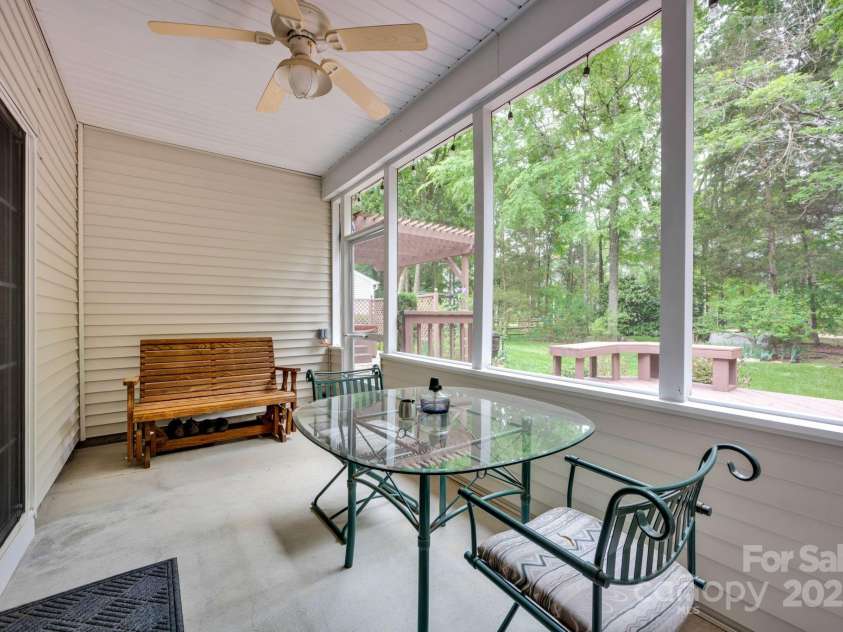 8938 Kestral Ridge Drive, Charlotte, NC 28269.  MLS# CAR4255193, YatesRealty ID 21370. 