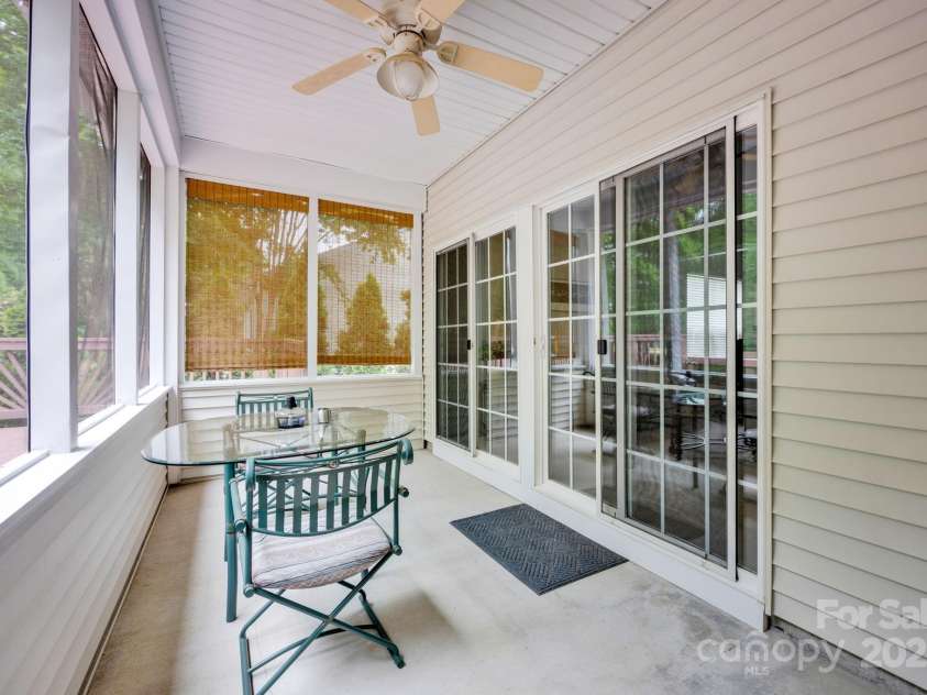 8938 Kestral Ridge Drive, Charlotte, NC 28269.  MLS# CAR4255193, YatesRealty ID 21370. 