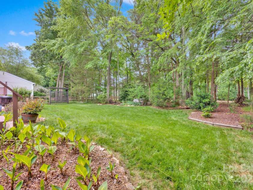 8938 Kestral Ridge Drive, Charlotte, NC 28269.  MLS# CAR4255193, YatesRealty ID 21370. 