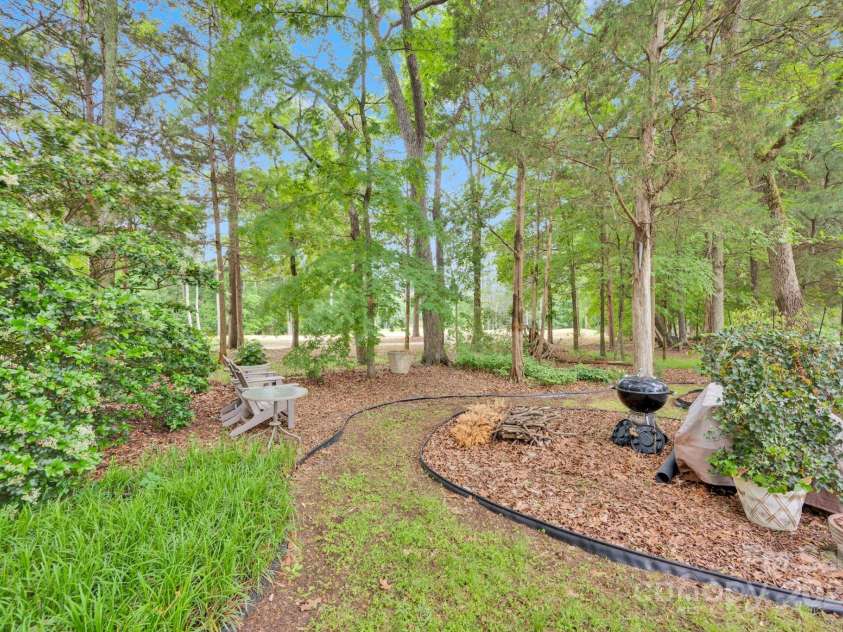 8938 Kestral Ridge Drive, Charlotte, NC 28269.  MLS# CAR4255193, YatesRealty ID 21370. 